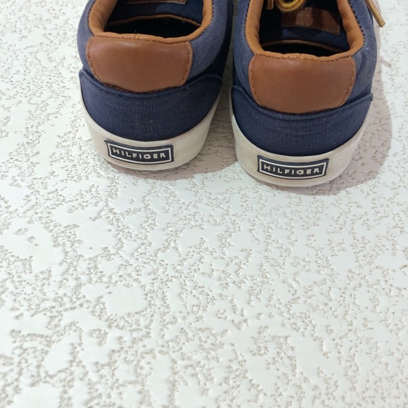 Tommy Hilfiger  size 2 - Picture 4 of 10